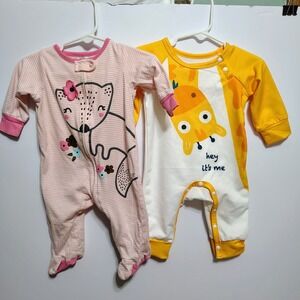 2 Pc lot Gerber unbranded 3 months footed & unfoorted baby sleeper Unisex